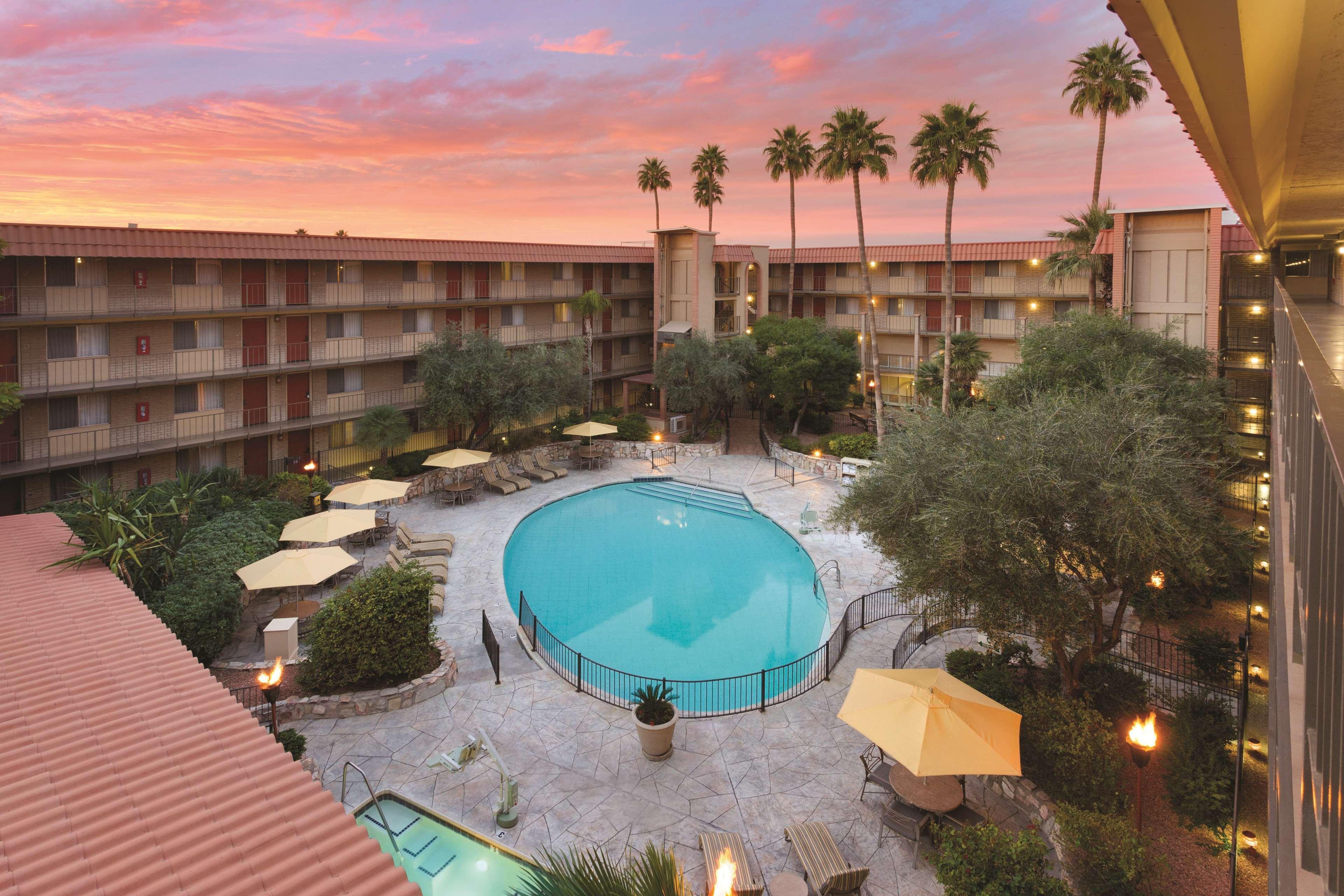 Motel 6 Phoenix, Az - Sky Harbor Exterior photo